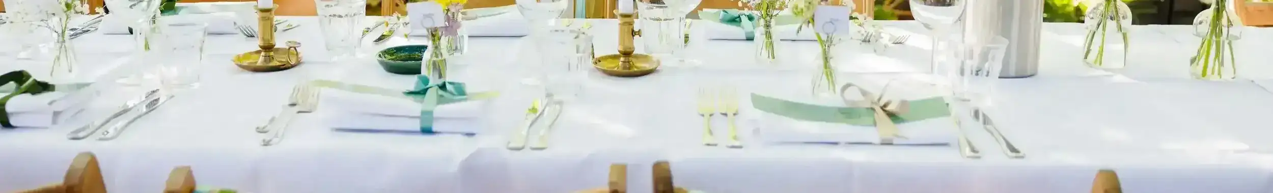 Bruiloft diner setting met Sas als weddingplanner